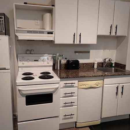 Modern Downtown Loft Near Rogers Place,Shaw Conf Apartment Edmonton Bagian luar foto