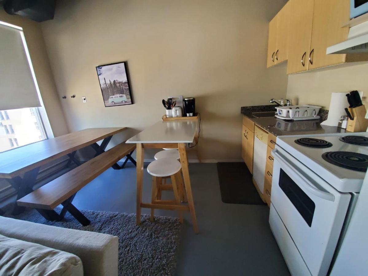 Modern Downtown Loft Near Rogers Place,Shaw Conf Apartment Edmonton Bagian luar foto