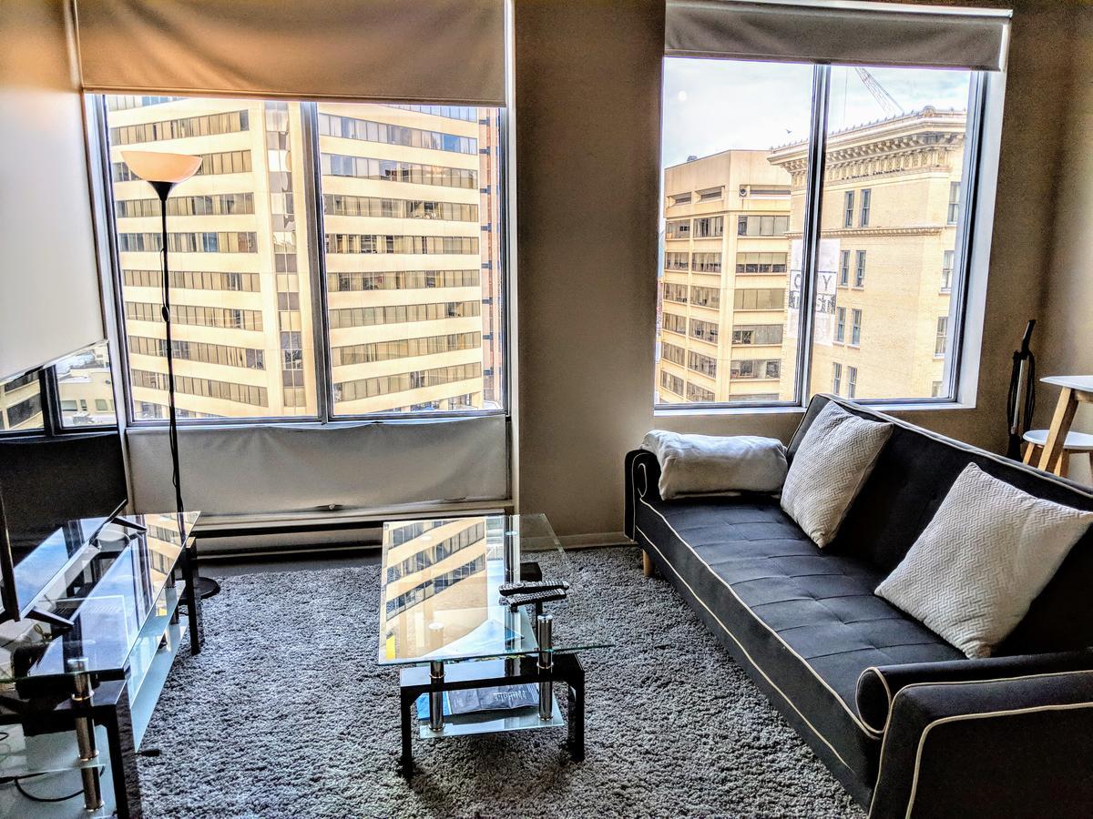 Modern Downtown Loft Near Rogers Place,Shaw Conf Apartment Edmonton Bagian luar foto