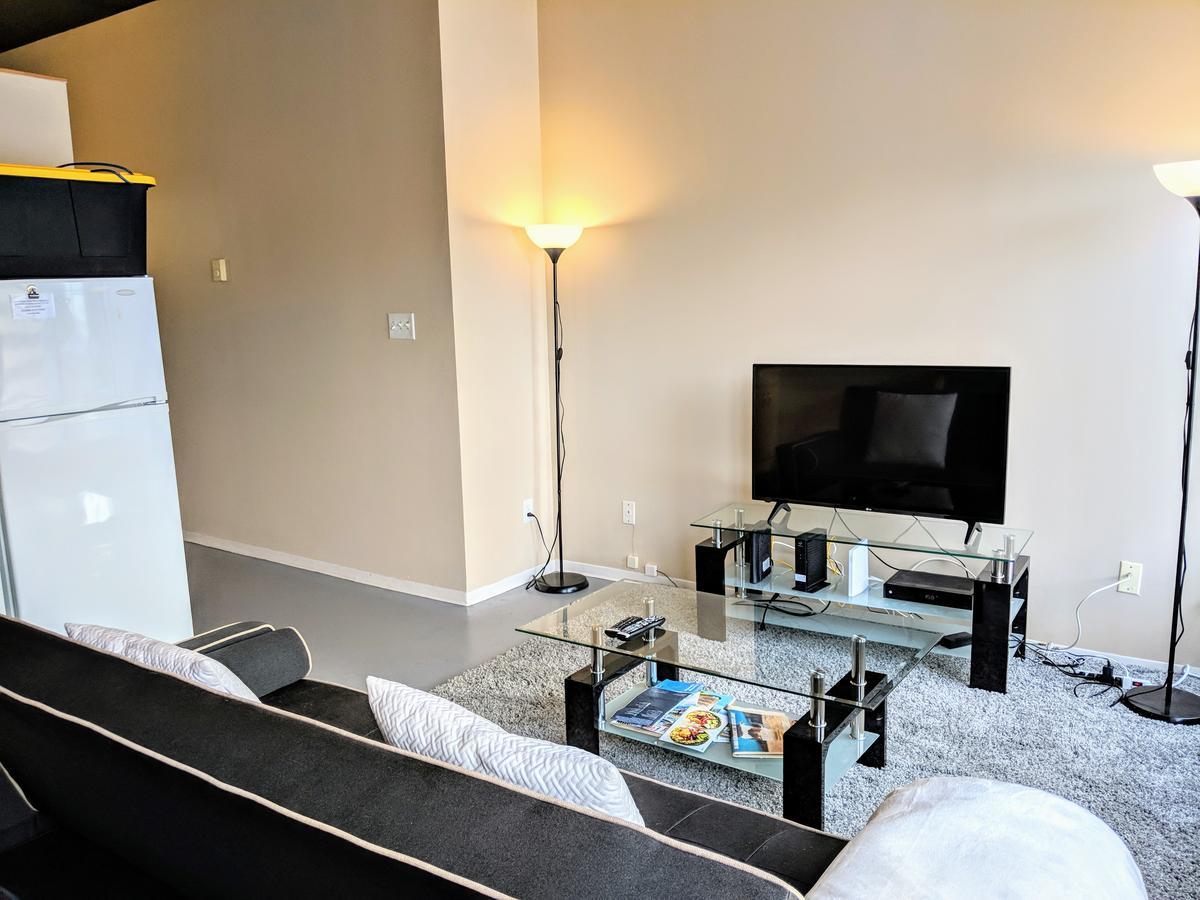 Modern Downtown Loft Near Rogers Place,Shaw Conf Apartment Edmonton Bagian luar foto
